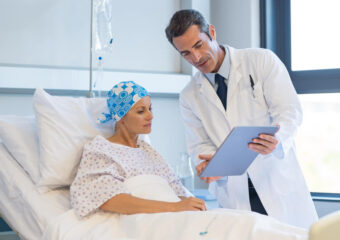 6 questions fréquemment posées par les patients atteints de cancer pendant la pandémie.