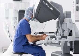 La chirurgie urologique assistée par robot.